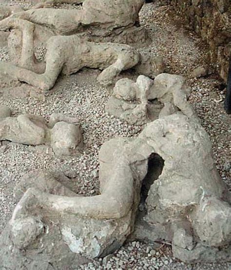 plaster casts of pompeii victims true facts facts it cast