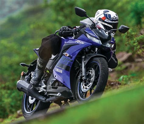 The r15 v3 carries the same sublime deltabox frame from the previous bike while the swingarm is now wider, and 19 mm shorter. Yamaha YZF-R15