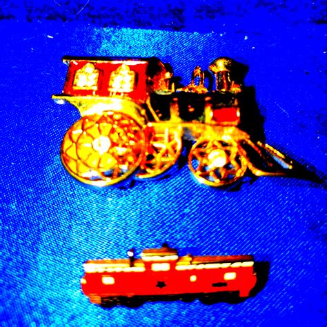 Vintage Avon Smithsonian Locomotive Train And Small Lapel Pin Train Brooches And Pins