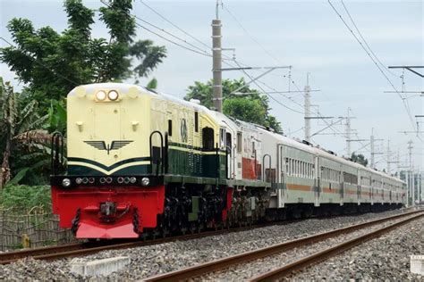 Lokomotif Tahun 1953 1991 ‘hidup Lagi Siap Di Jalur Kereta Pantura