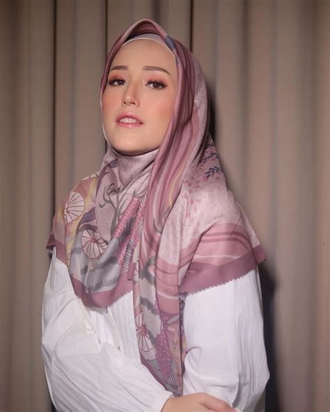 9 Ide Hijab Ala Adelia Pasha