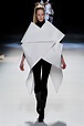 Issey Miyake FW 2011 RTW | Origami fashion, Geometric fashion ...