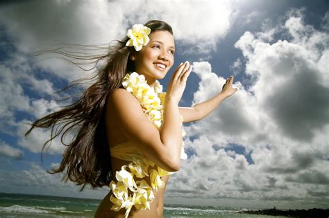 Hawaii Kauai Kealia Beautiful Hawaiian Girl Dancing Hula On Ocean
