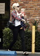 Scarlett Johansson con la figlioletta Rose04 | Ladyblitz