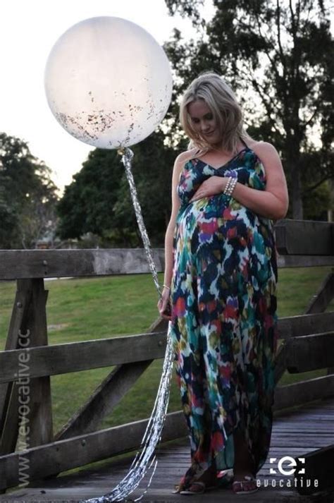 Maternity Shoot With Confetti Balloon Giant Balloons Confetti Balloons