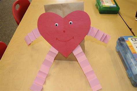 valentines take home bag | Kindergarten valentines, Valentines day activities, Valentines school
