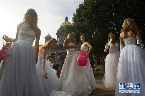 圣彼得堡举行“逃跑的新娘” 城市活动 图 搜狐新闻