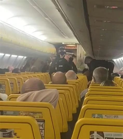 Passengers Brawl During Ryanair Flight As Staff Try To Stop Punches Liverpool Echo