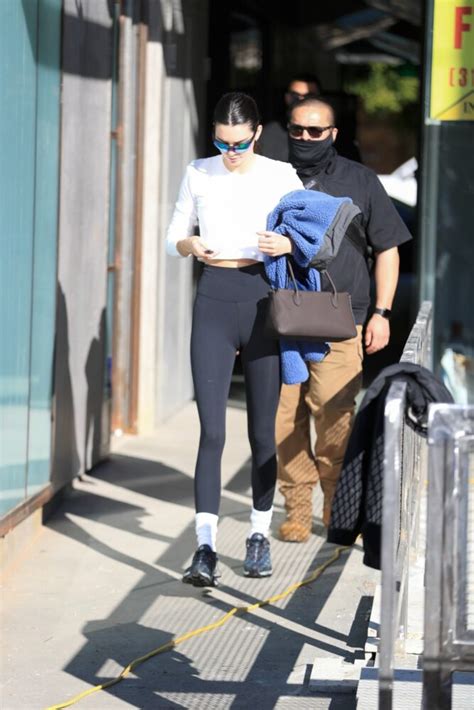 Kendall Jenner Sexy Cameltoe In Leggings At A Pilates Class In West