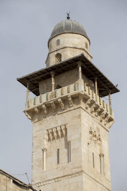 Colpo Verticale Del Minareto Della Cupola Della Roccia A Gerusalemme