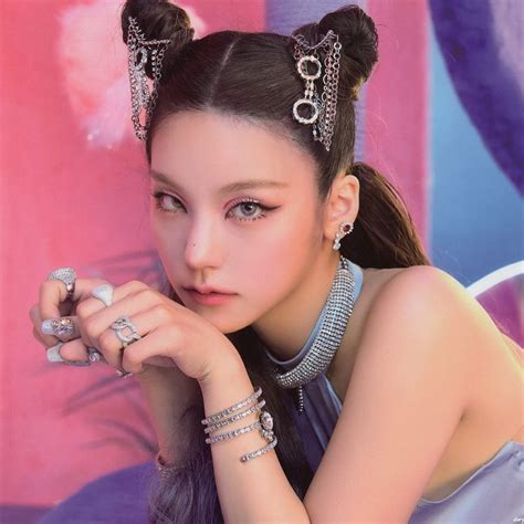 Itzy Yeji Yeji Jypent Posted On Instagram Scan Yeji Scan Of Crazy In Love Special