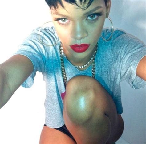 Rhymes With Snitch Celebrity And Entertainment News Rihanna Gives