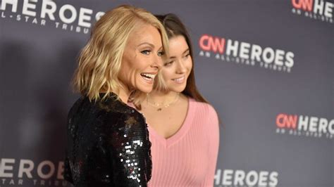 Kelly Ripa And Daughter Made Eye Contact When She Walked In On Her