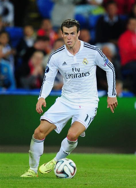 Ce transfert fut enregistré le deuxième transfert le plus cher de l'histoire du foot. Gareth Bale in Real Madrid v Sevilla FC - Zimbio