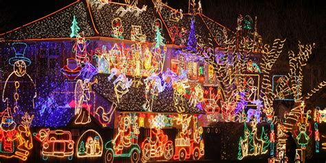 7 Houses With The Most Amazing Christmas Lights Oversixty