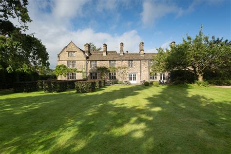 Taking in the southern end of the pennines, derbyshire, parts of cheshire, greater manchester, staffordshire and yorkshire, the peak district and its national park offer breathtaking views and opportunities to enjoy cycling, walking and wildlife watching in a uniquely beautiful part of the country. 10 top hotels in the Peak District - The Sunday Post