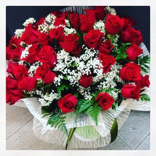5,il prezzo è inteso a stelo di rosa, puoi decidere di quante rose deve essere composto il mazzo semplicemente aumentando la. Quale numero di rose rosse regalare