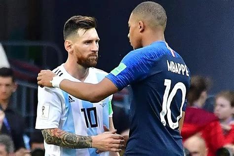 World Cup 2022 Kylian Mbappe And Leo Messi Make Peace With A Big Hug Marca