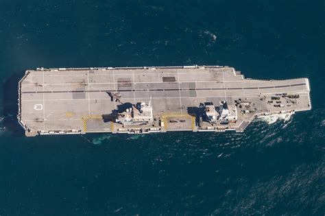 Hms Qe With Her First F 35b Onboard Aircraft Carrier Hms Queen Elizabeth Navy Carriers
