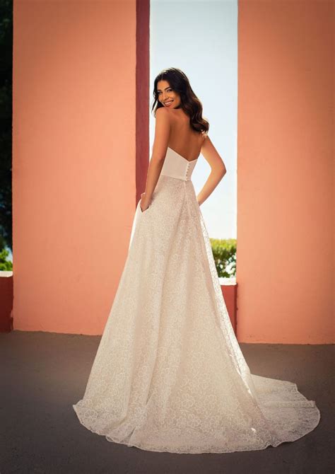 Diese frage stellt sich jede braut bei den vorbereitungen auf ihren großen tag. Corsagenkleid Hochzeitskleid | Brautmode, Brautkleid, Braut