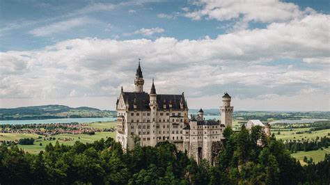Download Wallpaper 2048x1152 Castle Neuschwanstein Bavaria Germany