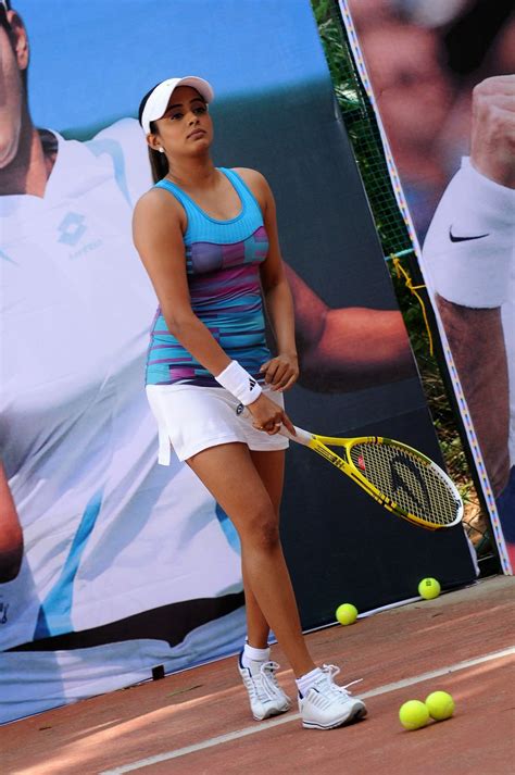 Priyamani Latest Hot Playing Tennis Stills Foto Foto Bokep Bugil