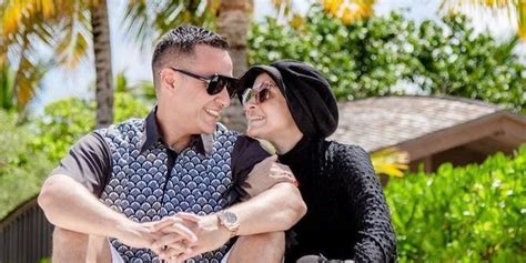 Tahun Menikah Ini Potret Mesra Ferdy Hasan Dan Istri Yang Jarang Tersorot Merdeka Com
