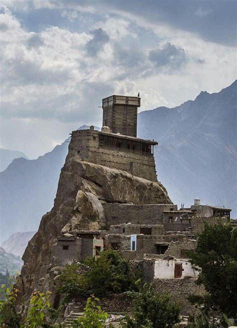 Altit Fort Beautiful Places On Earth Hunza Valley Valley Travel