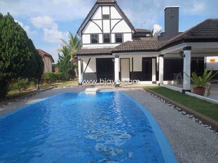 Les hôtes peuvent également tirer profit d'une piscine en plein air. A Famosa Villa, Melaka