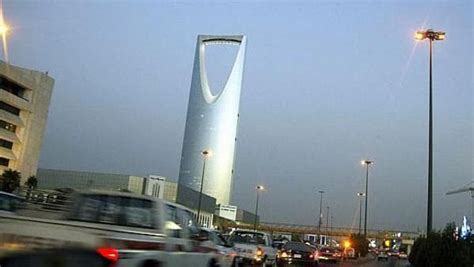 في الصباح لارتفاع درجة حرارة الارض درجة حرارة الهواء تصل إلى +17.+20°c, نقطة الندى: درجة الحرارة في الرياض يوم الجمعة.. 10 درجات