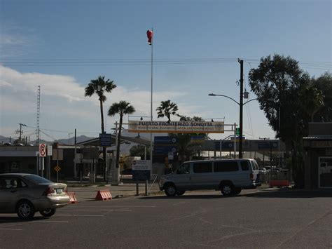 Mexico Us Border Crossing Between Lukeville Arizona And Flickr