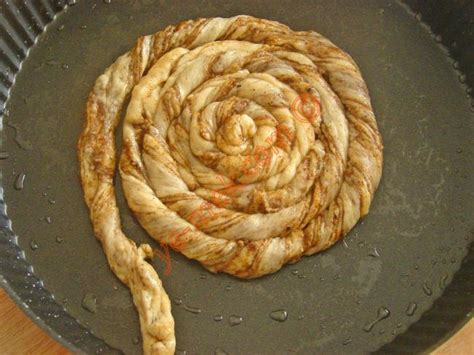 Haşhaşlı Cevizli Burma Çörek Nasıl Yapılır 16 24 Resimli Yemek