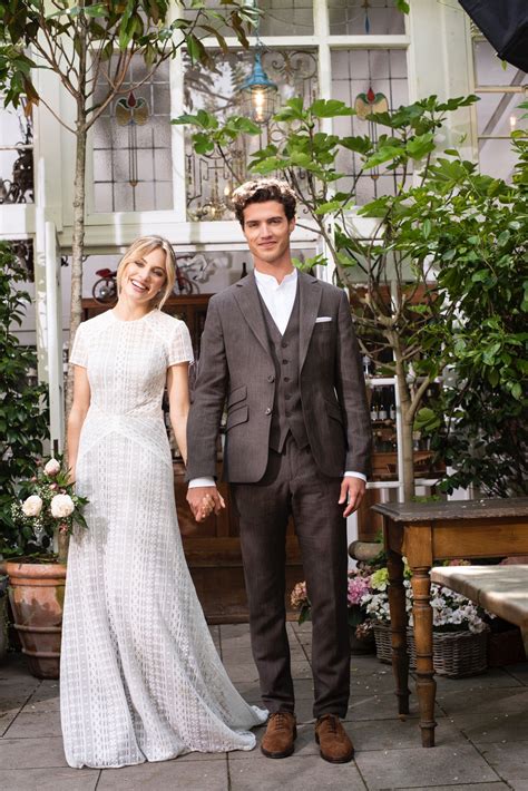 Sprüche hochzeit brautkleid prinzessin ballkleid hochzeit brautkleid spitze hochzeitskleid spitze abendkleid mit schleppe langarm kleid prinzessinnen kleider. A-Linien-Brautkleid aus geometrischer Spitze | Weise ...