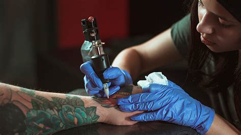 Tatuajes todo lo que debes saber antes de realizarte un diseño en la piel