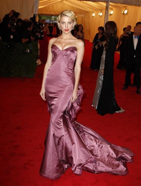 Amber Heard Red Carpet Stunning Looks Johnny Depp Dating Her Enstars