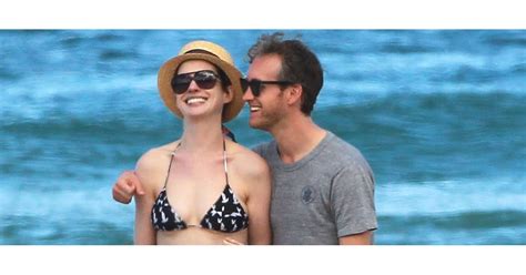Anne Hathaway In A Bikini In Hawaii With Her Husband Popsugar Celebrity