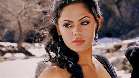 Karthika is once again orphaned as her foster parents get killed in an accident. Aarambh || Serial Actress karthika Nair Real Life || New ...