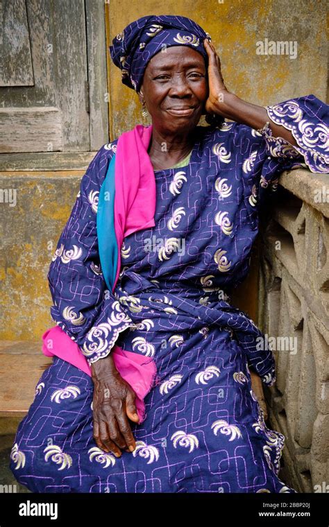 Yoruba Woman Traditional Clothing Hi Res Stock Photography And Images