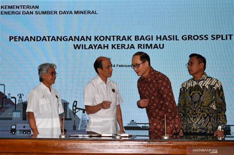 Sebuah kontrak kerja karyawan dengan status kontrak memiliki ketentuan yang membatasi masa kerja mereka. Kontrak bagi hasil Blok Rimau menjadi "gross split ...