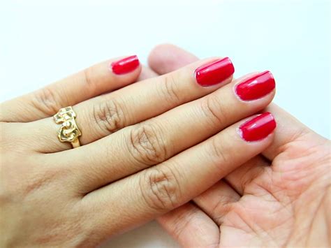 Wishing your nails looked healthy and beautiful, but can't seem to make it happen? How to Get Healthy, Clean and Good Looking Hands and Nails