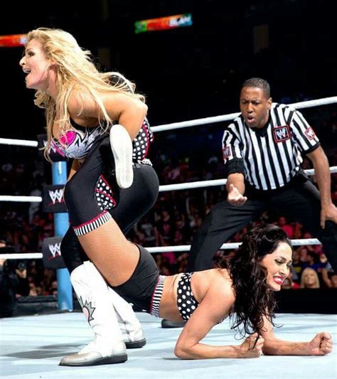 Natalya Giving Brie Bella The Sharpshooter And The Win Wrestling Divas Wwe Divas Wwe Womens