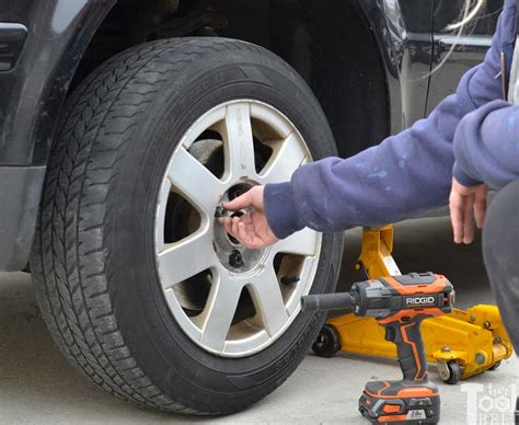 Changing A Car Tire The Quick Way Her Tool Belt