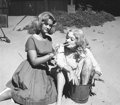 Bette Davis And Daughter Bd On Location At Malibu Beach Bette Davis Eyes Bette Davis Bette