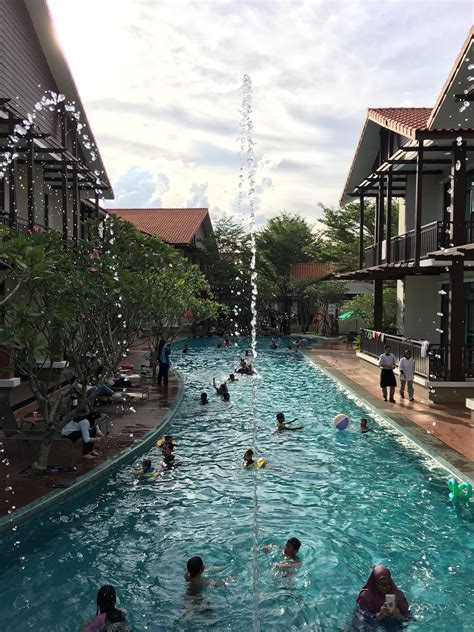 Berikut ini contoh latar belakang karya ilmiah, proposal kegiatan & laporan magang. Review Kinrara Resort - Bercuti dalam bandar - athirahassin