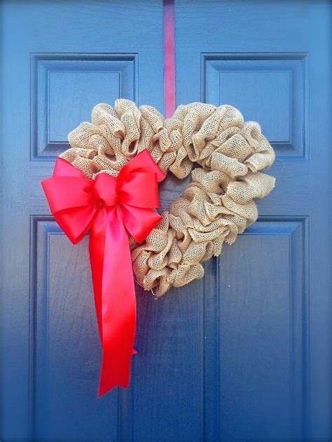 What color/colors will you use? 15 Valentines Wreath Ideas - Beautiful DIY Valentine Wreaths