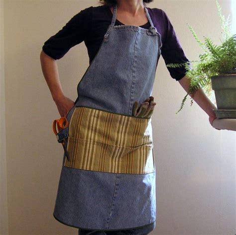 Gardening Apron Made Out Of Old Jeans I Need This I Am Always Covered