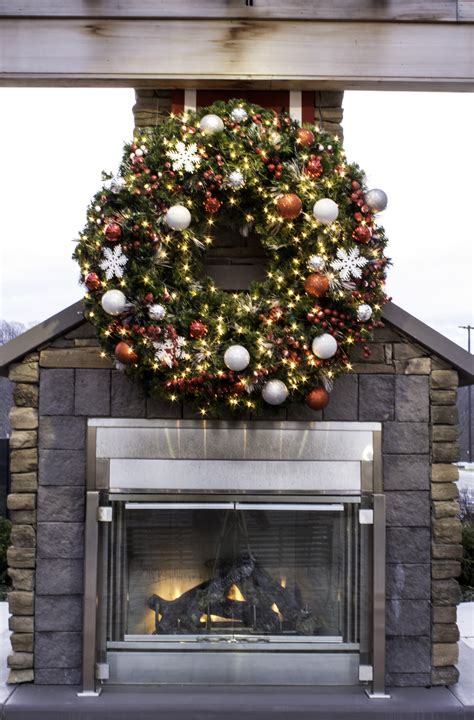 Large Christmas Wreath On House Thats Why Its Super Important To