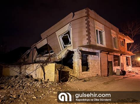 Hatay depremi yüzünden Osmaniye de bir ev çöktü