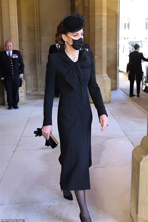 Princess beatrice and edoardo mapelli mozzi tied the knot in july 2020 — read for more details on their growing princess beatrice is pregnant, expecting 1st child with edoardo mapelli mozzi. Prince Phillip's Funeral: Kate Middleton, Princess ...