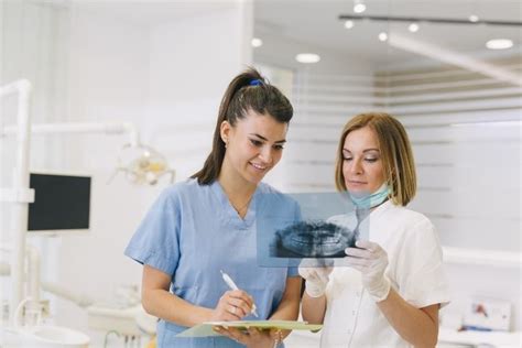 A Complete Guide To Answer What Do Dental Assistants Do